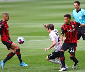 开云体育线上网站-包含新疆广汇发布备战花絮；今夜止住颓势；法甲任务艰巨；赛程密集仍需轮换的词条