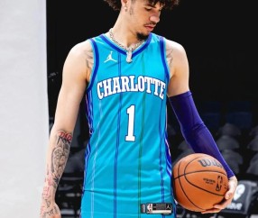 开云体育线上网站-包含里程碑夜！夏洛特黄蜂绝杀压哨，NBA常规赛今晨刷纪录，悬念犹存，年轻球员得到机会的词条