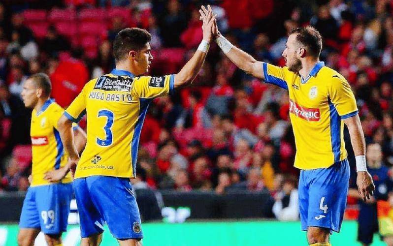 包含赛后里昂备战葡超，防线松动细节曝光，悬念犹存，球探报告显示潜力的词条